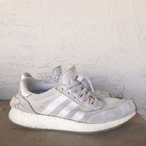 CLEARANCE adidas women’s 7.5 iniki white/gray